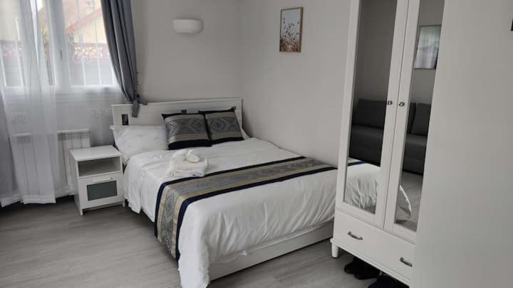 Chambre Privee Pour 4 Personnes En Banlieue Parisienne A Bondy Eksteriør billede