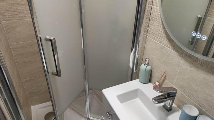 Chambre Privee Pour 4 Personnes En Banlieue Parisienne A Bondy Eksteriør billede